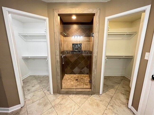 Building Photo - 12965 Larch Ln