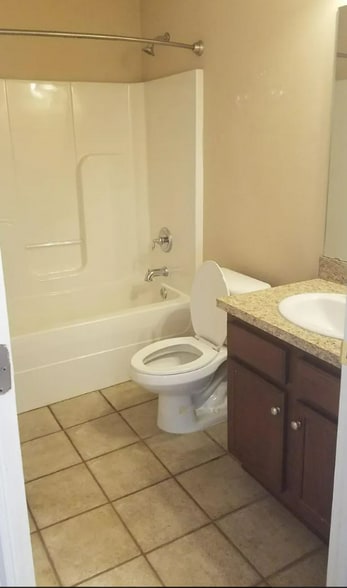 Building Photo - 201 Deanna Green Ln