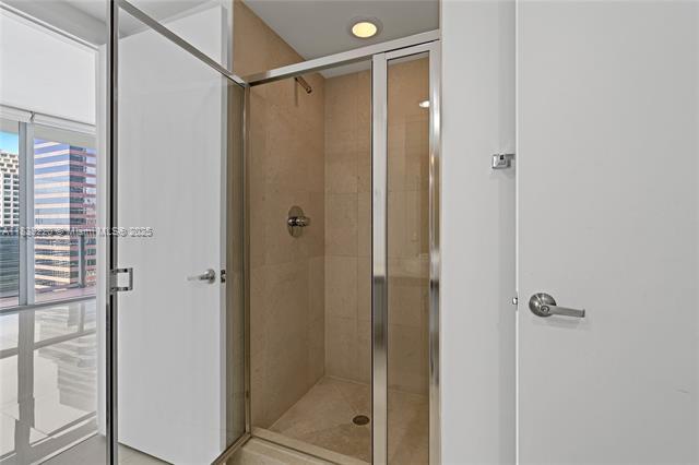 Building Photo - 495 Brickell Ave