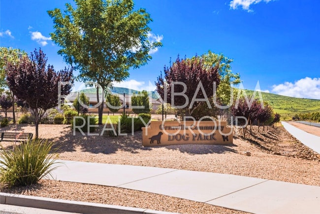 Building Photo - Gorgeous 3-bedrooms, 2-baths home in the b...