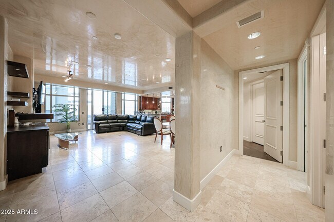 Building Photo - 2211 E Camelback Rd