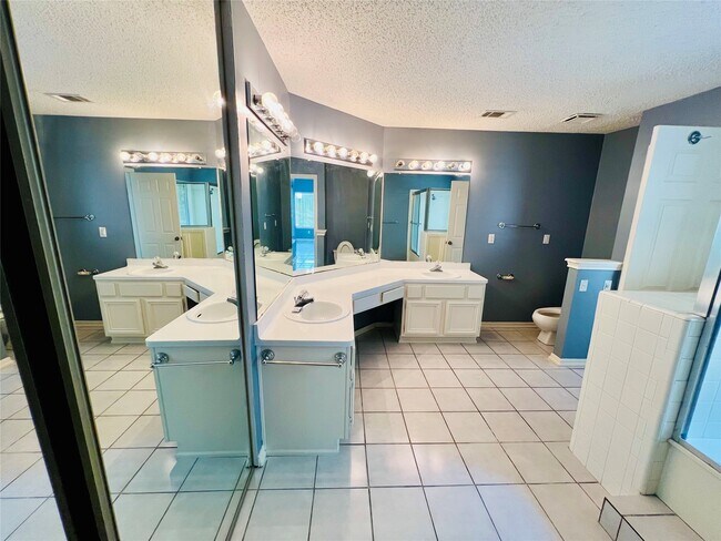 Building Photo - 16079 Hidden Acres Dr