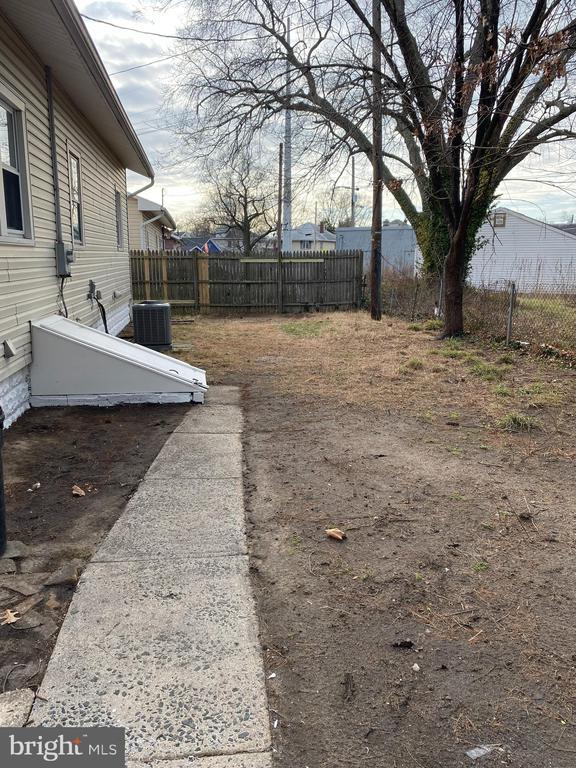 Building Photo - 258 Birch St