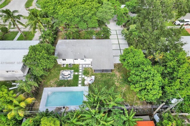 Building Photo - 21021 NE 13th Pl