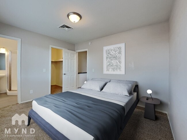 Building Photo - 413 W Renee Dr