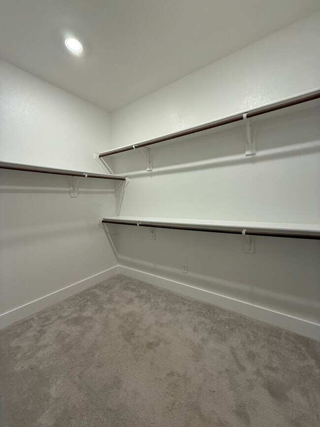 Building Photo - 3/2/2 GREAT NEIGHBORHOOD