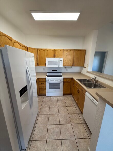 Building Photo - 4094 S Crystal Cir