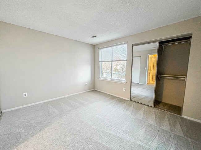 Building Photo - Bright and Cozy 1 Bed 1 Bath With Private ...