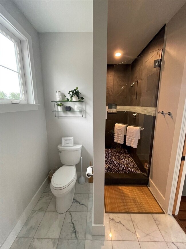 Building Photo - 13 Autumn Ln