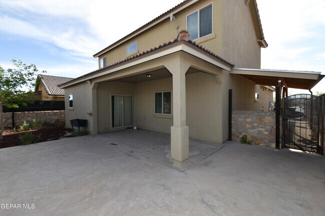 Building Photo - 300 Saltford Pl
