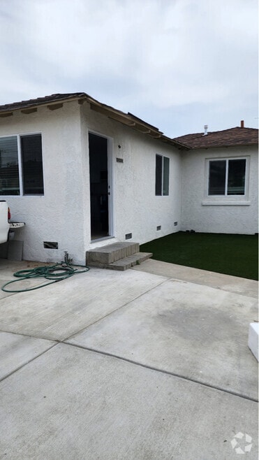 Building Photo - 10920 Lillian Ln