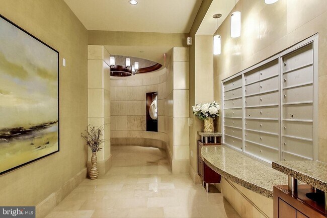 Building Photo - 717 President St