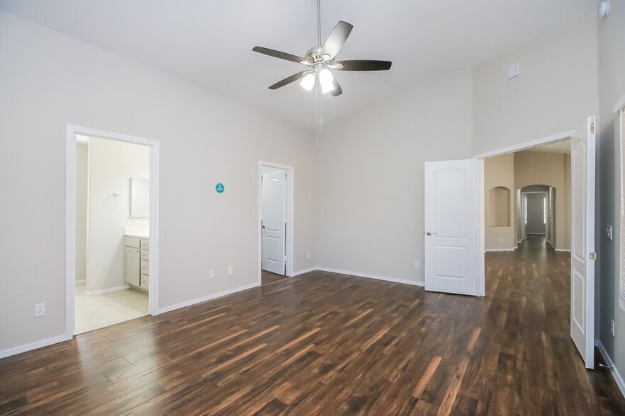 Building Photo - 10912 E Dragoon Ave