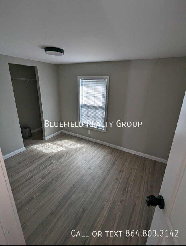 Building Photo - 723 Reynolds Rd