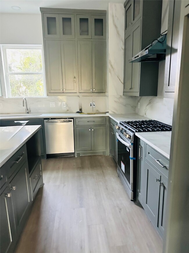 Building Photo - 618 E 35th St