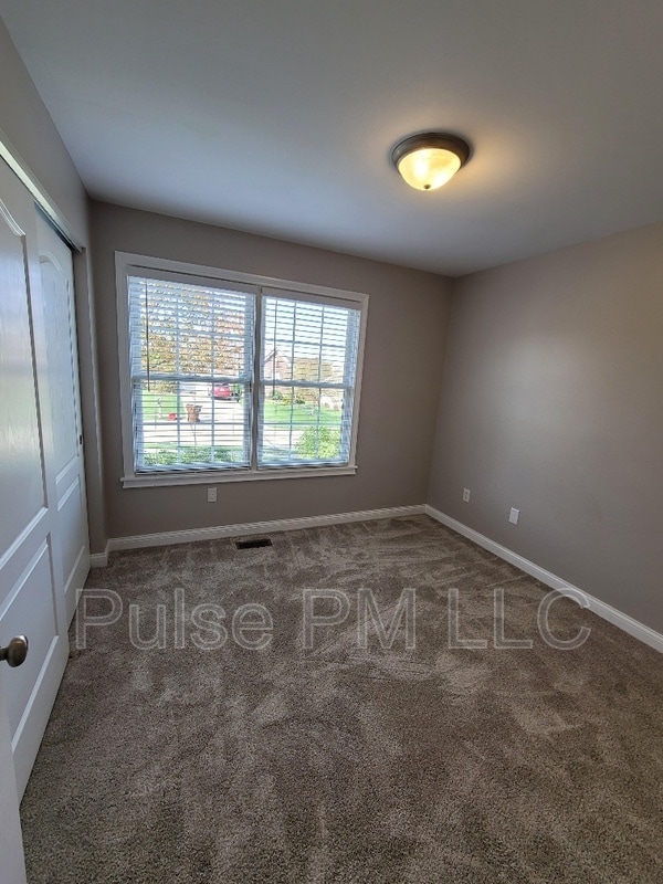 Building Photo - 10189 Chestnut Oak Dr