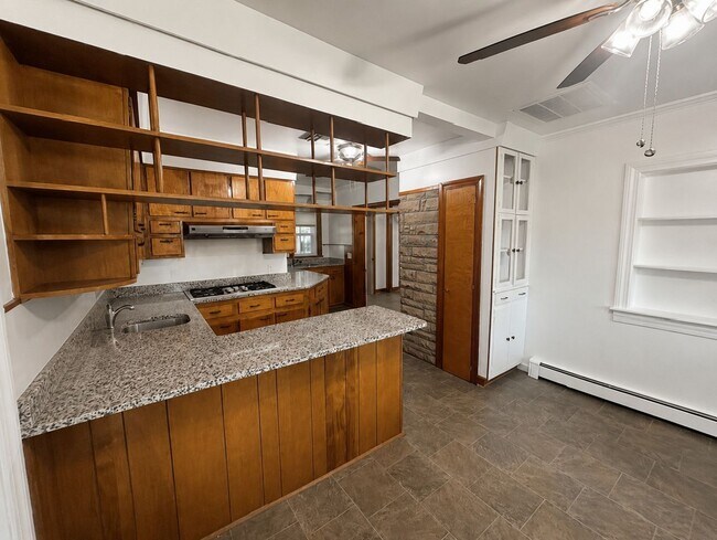 Building Photo - 549 Forest Rd