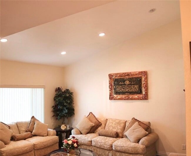 Building Photo - 10638 Balcom Ave