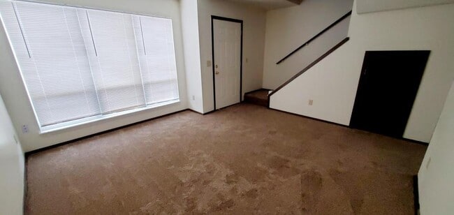 Building Photo - 906 Hersinger Pl