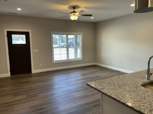 Building Photo - 1 BEDROOM 1 BATH APARTMENT WITH GARAGE FOR RENT AT CYPRESS RIDGE