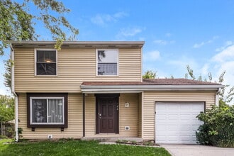 Building Photo - 822 Woodlark Dr