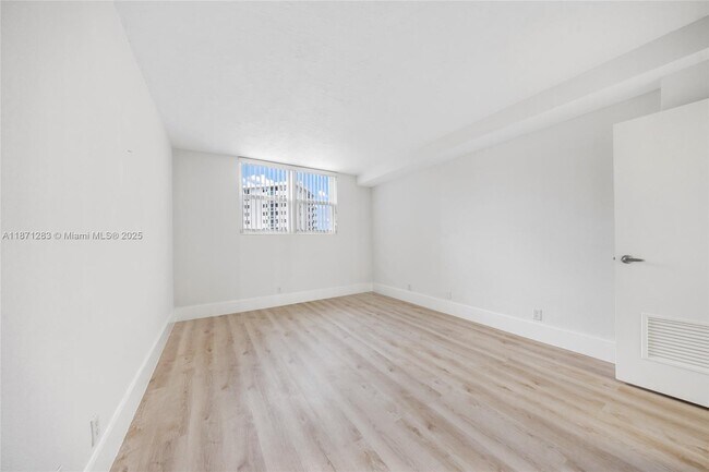 Building Photo - 3000 S Ocean Dr