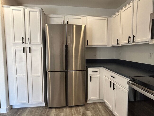 Building Photo - Beautifully Remodeled