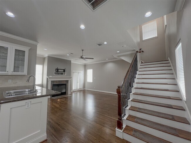 Building Photo - 2201 Austin St