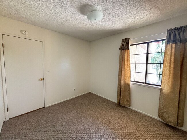 Building Photo - Charming East Lancaster Home