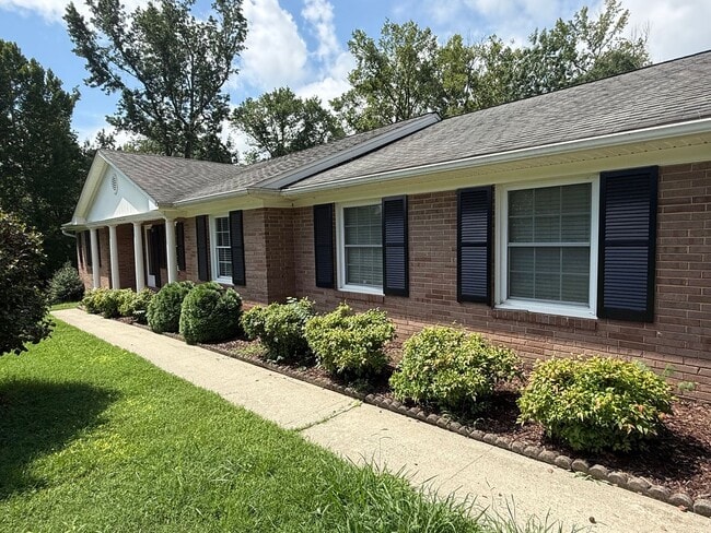 Building Photo - 3562 Durham St Ext