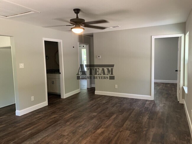 Building Photo - Remodeled 3 Bed 2 Bath Home!