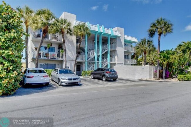 Building Photo - 2715 NE 49th St
