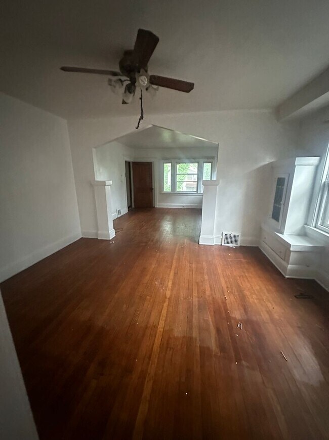 Building Photo - NO DEPOSIT East Cleveland Upstairs