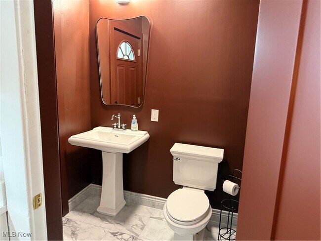 Building Photo - 1320 W 108th St