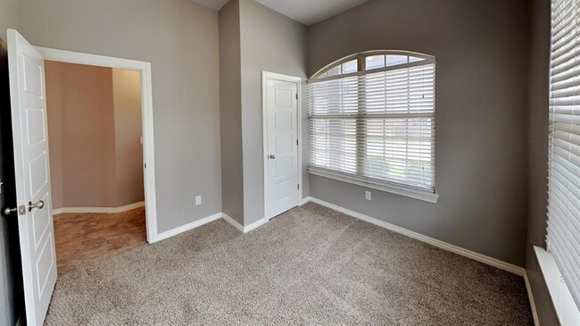 Building Photo - 16008 Mendoza Dr