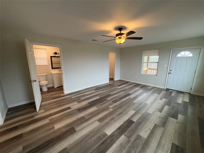 Building Photo - 100 Simmons Family Farm Rd