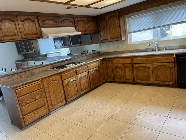 Building Photo - 9119 Inverness Rd