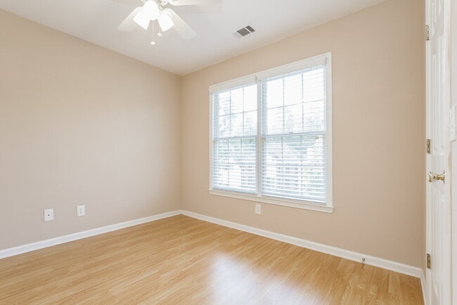 Building Photo - 605 Oxford Crest Ct NW