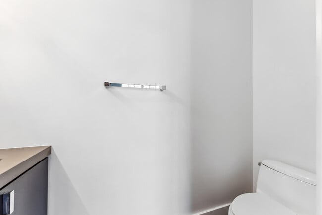 Building Photo - 106 SW 1st Ave