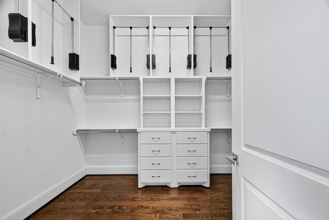 Building Photo - 2116 Mason St