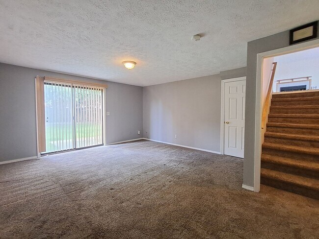 Building Photo - $2,495 - 4 Bed / 2 Bath Beautiful Home in Indian Trail