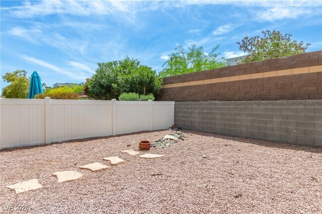 Building Photo - 6409 Stone Dry Ave