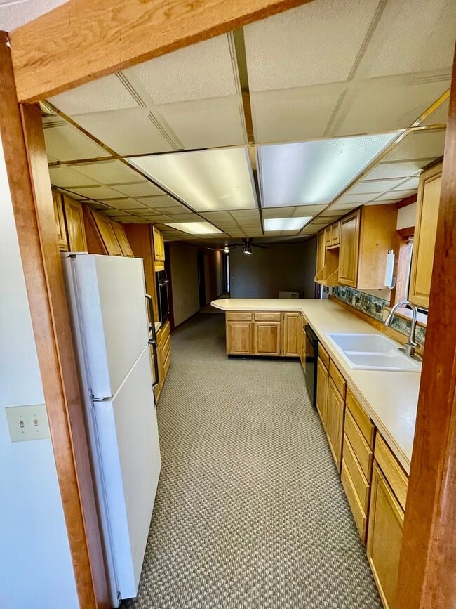 Building Photo - Rural living at its finest!  Large 3bdrm 2...