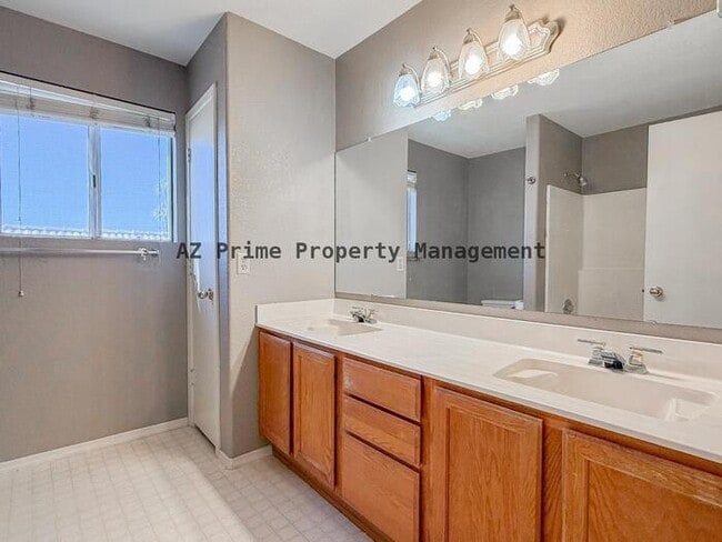 Building Photo - 2534 W Orchid Ln