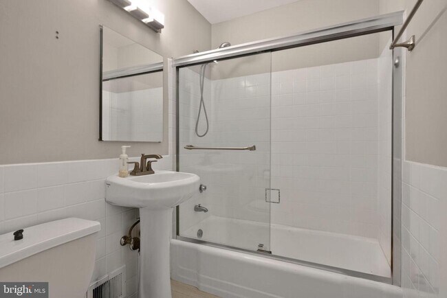 Building Photo - 302 N St SW