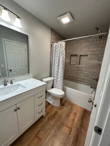 Building Photo - 1055 E Klatt Rd