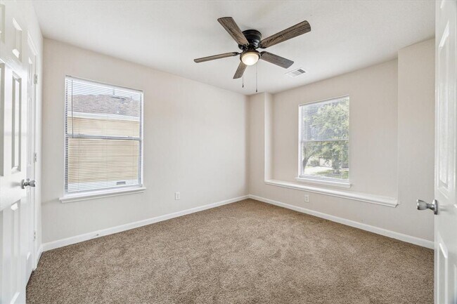 Building Photo - 431 Mantova Dr