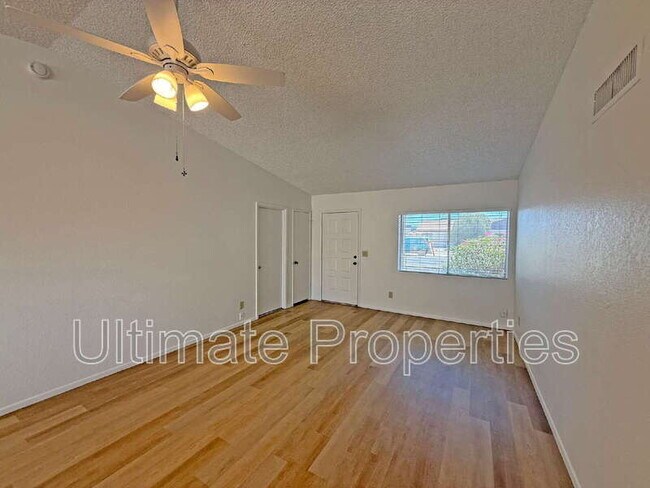 Building Photo - 9538 W Echo Ln