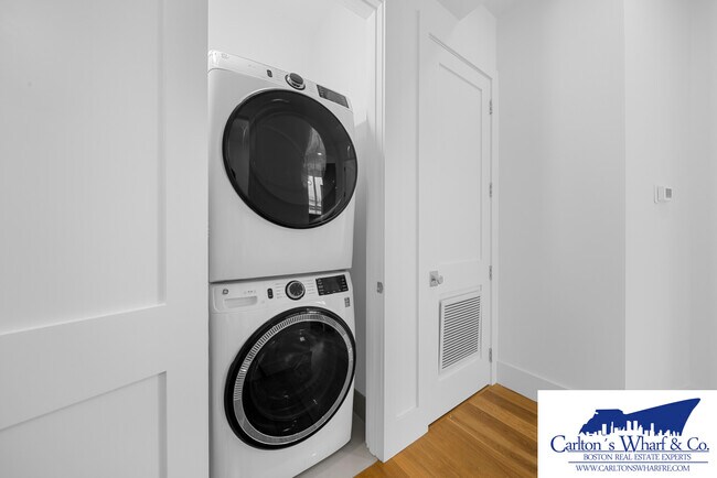 Building Photo - 218 Old Colony Ave