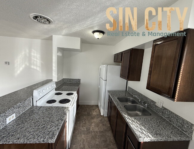 Building Photo - 2659 S Van Patten St